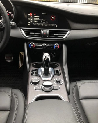 Alfa Romeo Giulia cena 130000 przebieg: 3658, rok produkcji 2022 z Warszawa małe 379